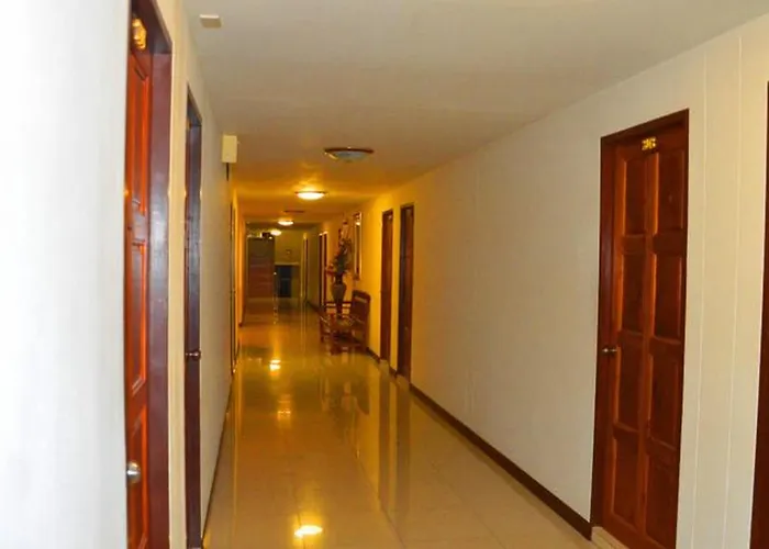 Hotel Silver Gold Garden, Suvarnabhumi Airport