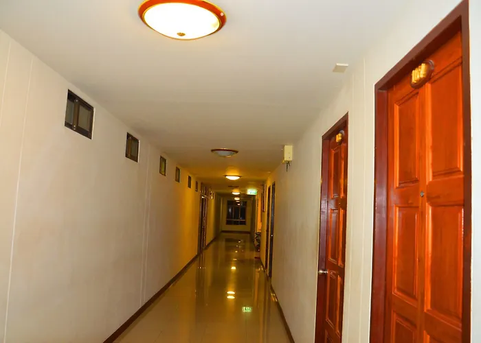Hotel Silver Gold Garden, Suvarnabhumi Airport 3*